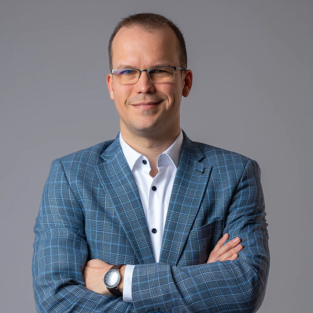 qodef-team-image